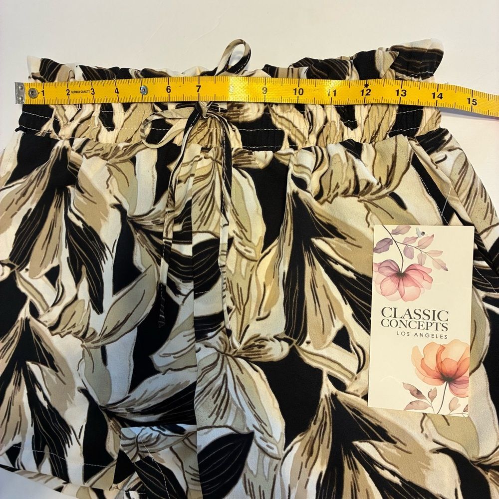 Classic Concepts Los Angeles Brown and Leaf Print Women's Shorts Set SMALL New - Picture 3 of 4
